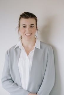Dr Elizabeth Bond
