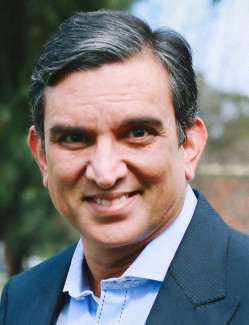 Dr Mohan Chitgopeker