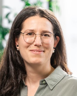 Dr Ruth Benson