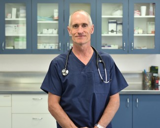 Dr Lester Kelly