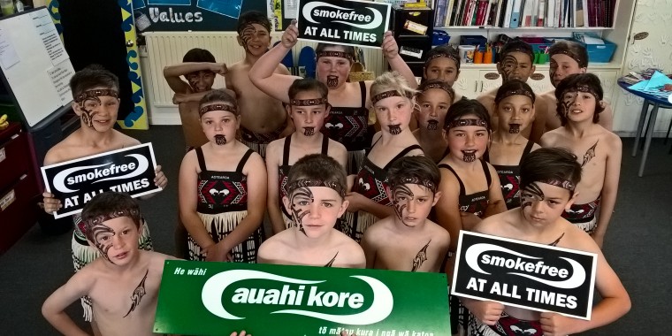 Kids holding smokefree signs NZ