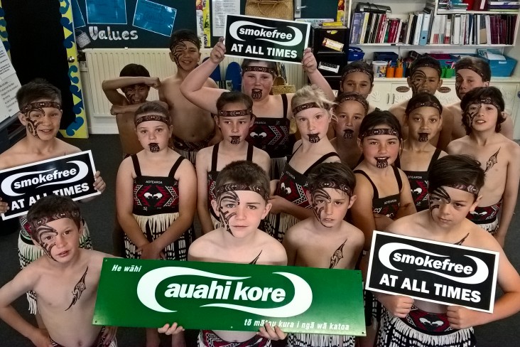 Kids holding smokefree signs NZ